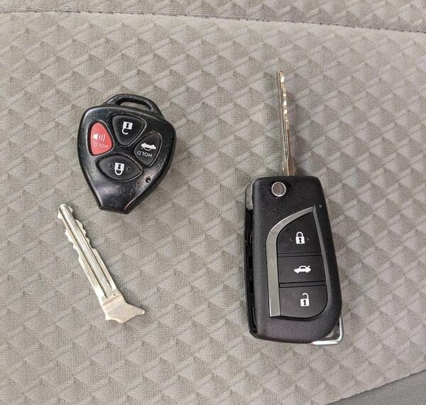 replaced a broken remote head key with a more compact flip key shell