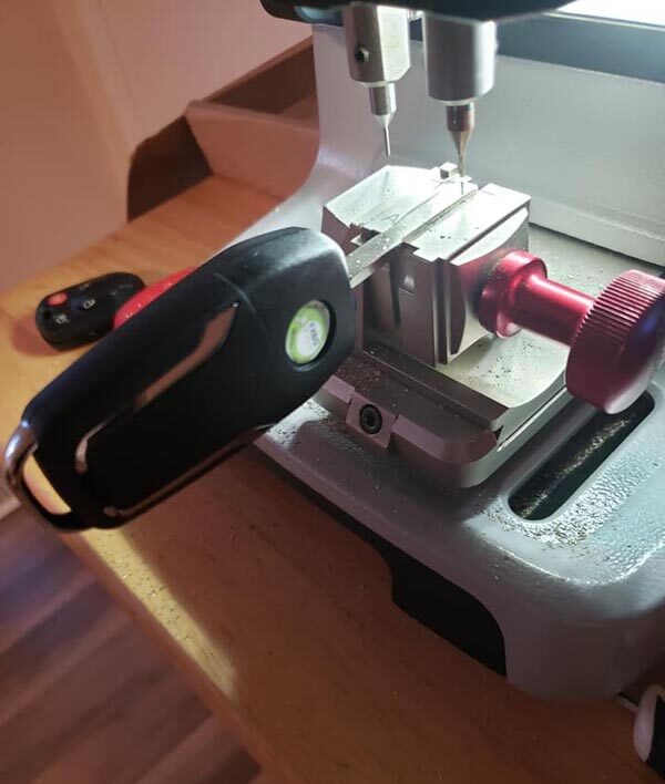 Cutting a flip key for a local customer